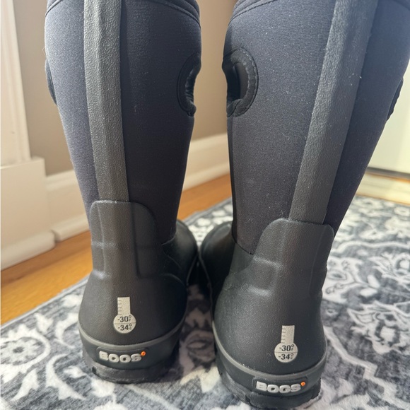 Bogs Black Waterproof Boots! Youth size 2! - Picture 2 of 4